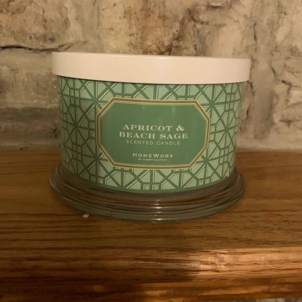 4 wick candle Apricot and beach sage NEW Slatkin